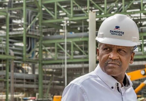 Dangote Refinery has announced the reducing of ex-depot (gantry) price of petrol by N65.00, lowering it from N890 to N825 per litre. This change will take effect on February 27, 2025.