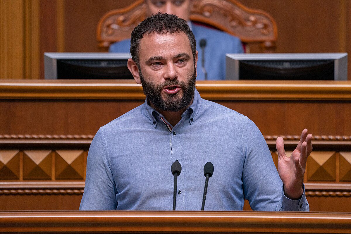 BREAKING: Ukrainian MP Oleksandr Dubinsky just called for an Emergency Session of Ukraine’s Parliament to initiate IMPEACHMENT Proceedings against President Zelensky after the Oval Office shouting match.