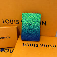 Lewis Vuitton Fashion News 2025.