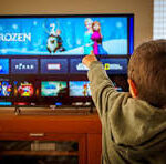Don’t expose your children to tv below age three, Defects of children watching TV under the age of 3.